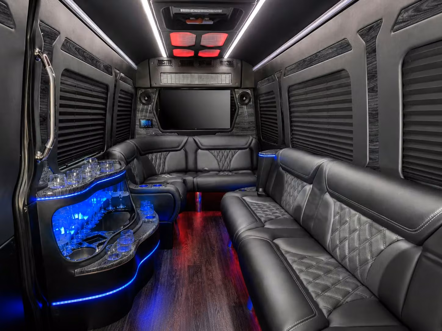 construction crew and worksite shuttles serving jackson mississippi
