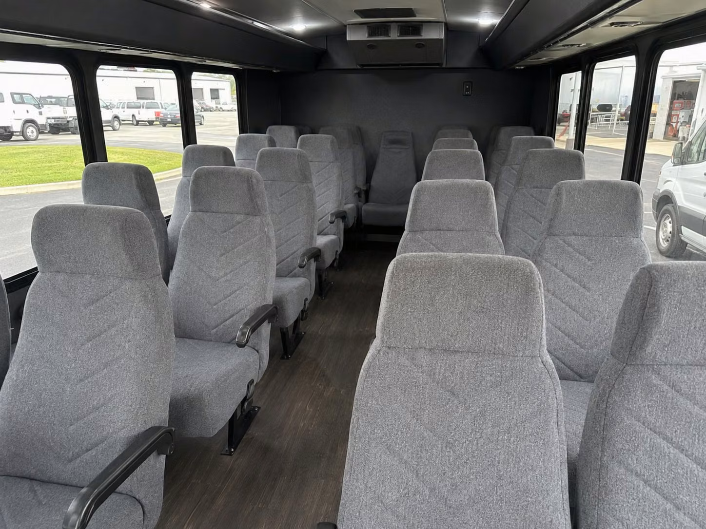 minibus rentals for jackson zoo and outdoor education trips
